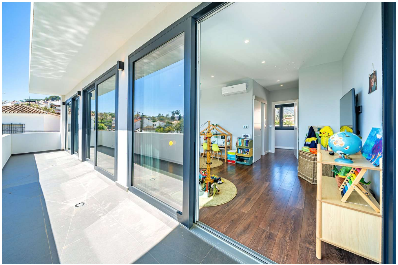 Villa Exclusiva en Torremolinos – Lujo, Luz y Ubicación Inmejorable