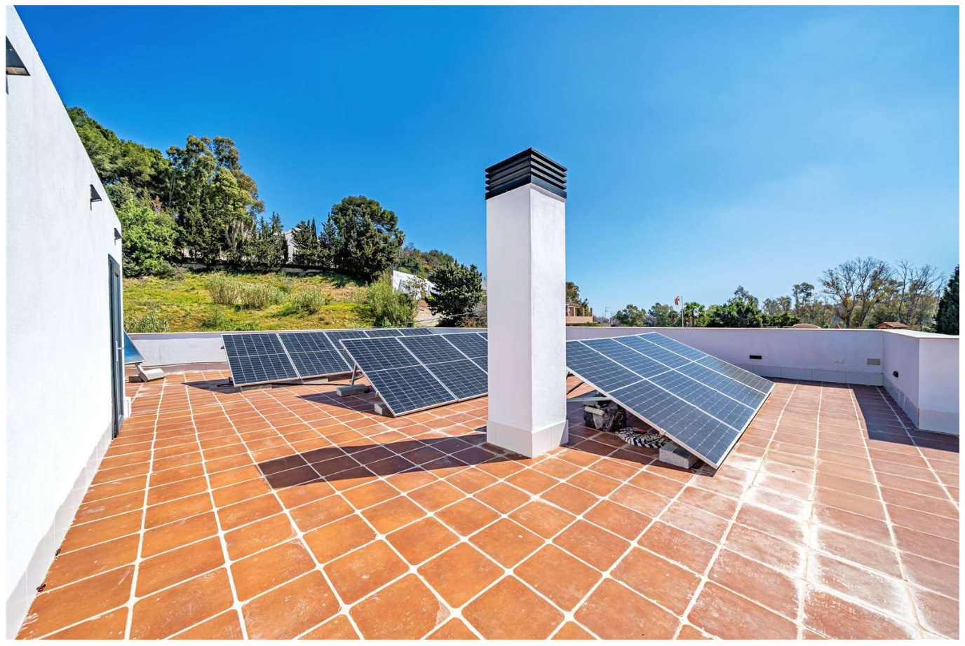 Villa Exclusiva en Torremolinos – Lujo, Luz y Ubicación Inmejorable