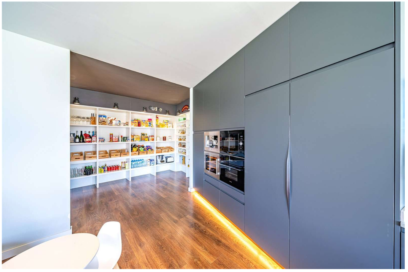 Villa Exclusiva en Torremolinos – Lujo, Luz y Ubicación Inmejorable