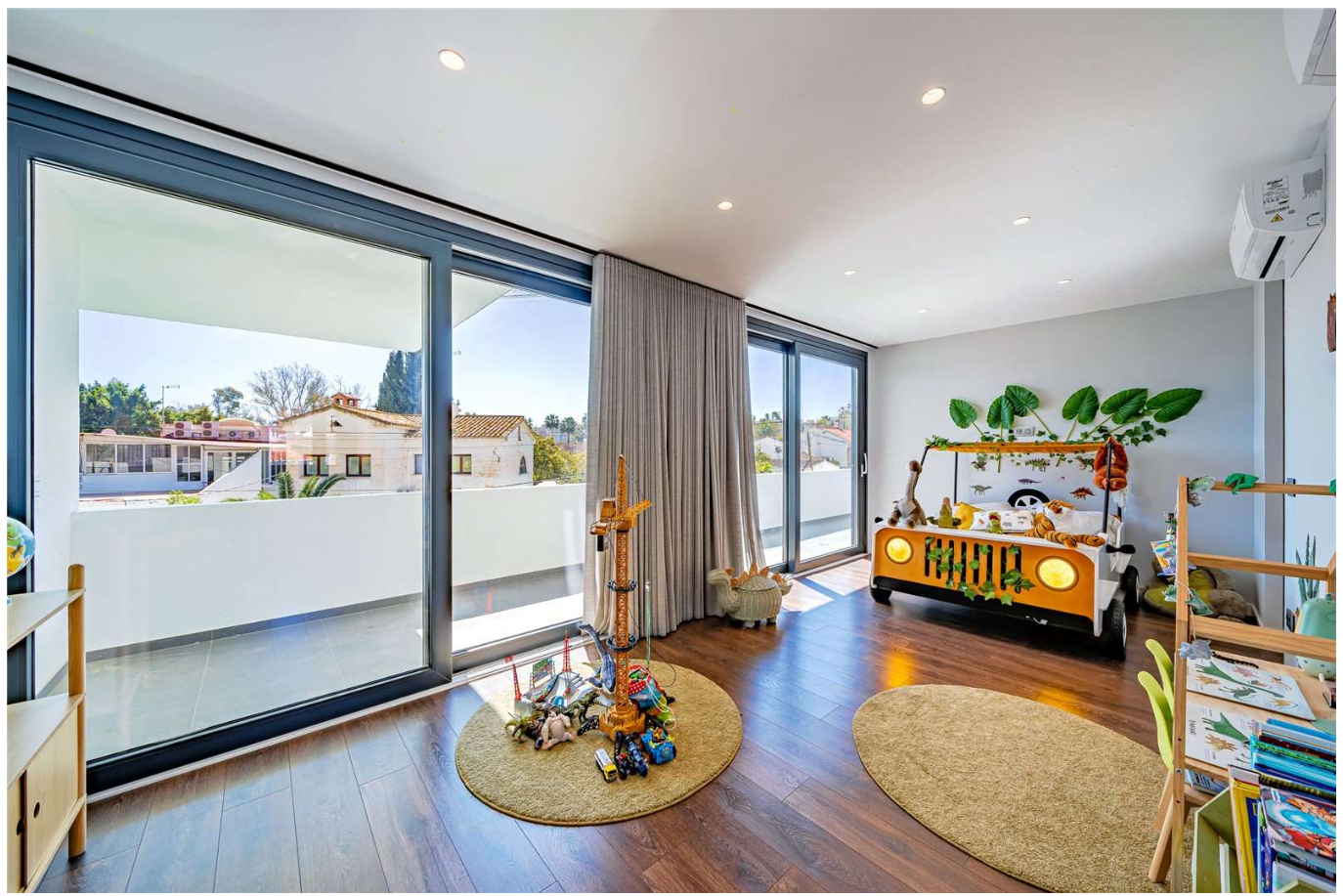 Villa Exclusiva en Torremolinos – Lujo, Luz y Ubicación Inmejorable