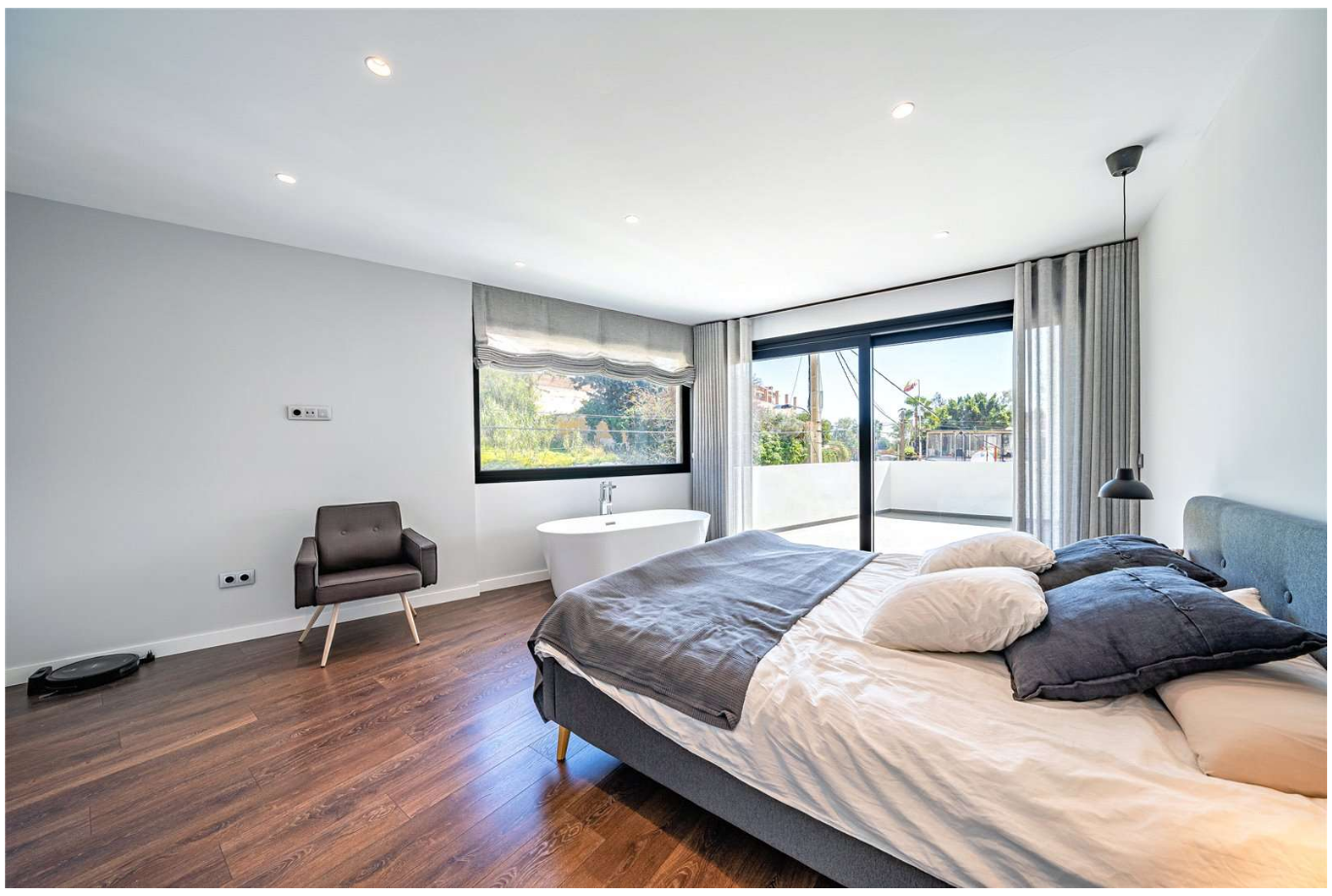 Villa Exclusiva en Torremolinos – Lujo, Luz y Ubicación Inmejorable