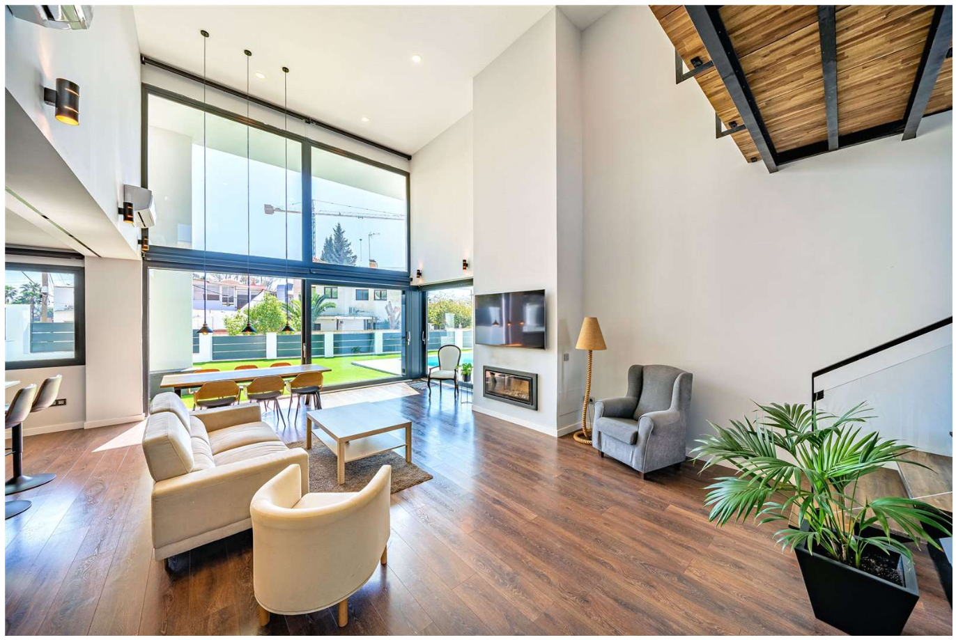 Villa Exclusiva en Torremolinos – Lujo, Luz y Ubicación Inmejorable