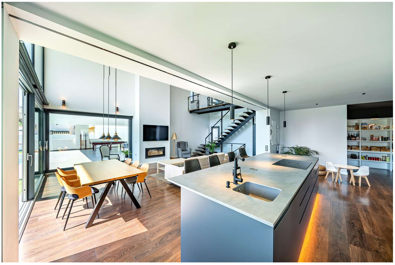 Villa Exclusiva en Torremolinos – Lujo, Luz y Ubicación Inmejorable