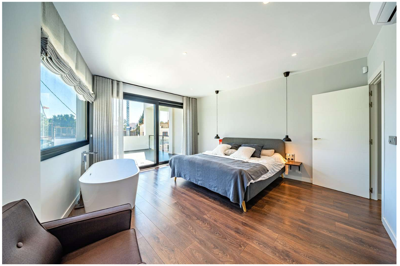 Villa Exclusiva en Torremolinos – Lujo, Luz y Ubicación Inmejorable