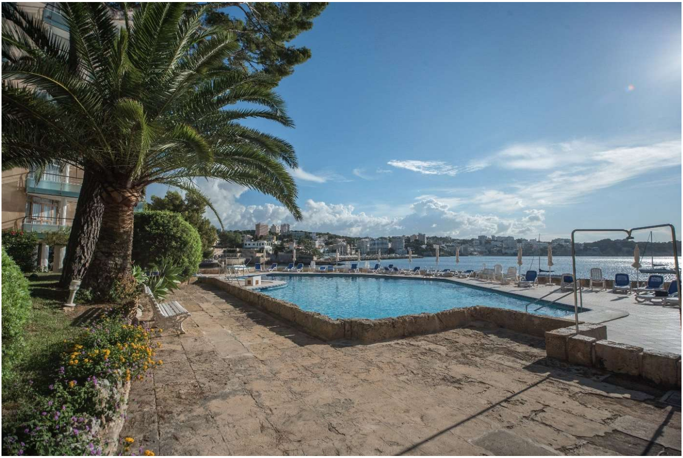 Modern lägenhet i frontlinjen med spektakulär havsutsikt i Illetas, Mallorca