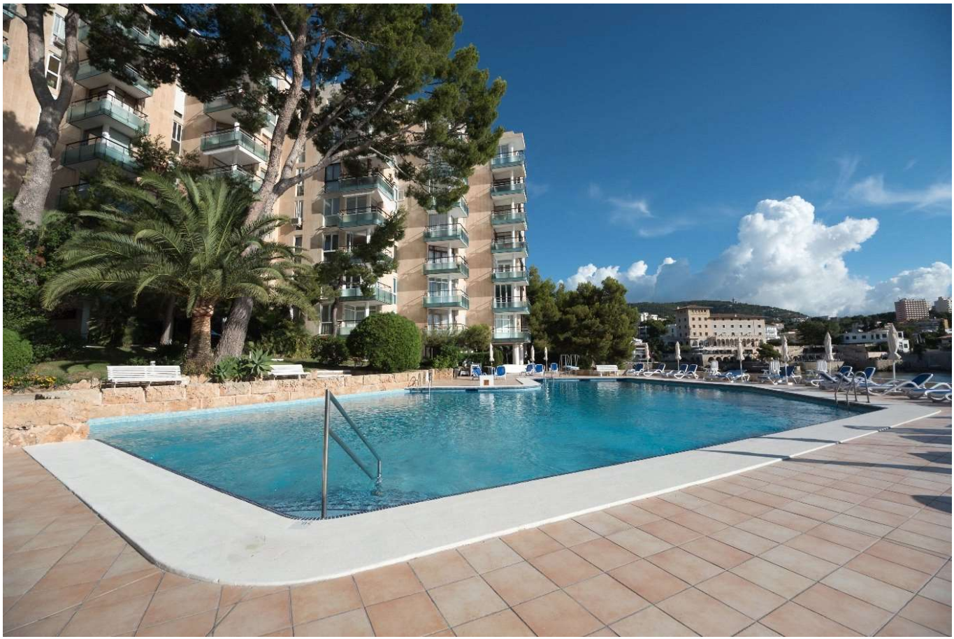 Modern lägenhet i frontlinjen med spektakulär havsutsikt i Illetas, Mallorca