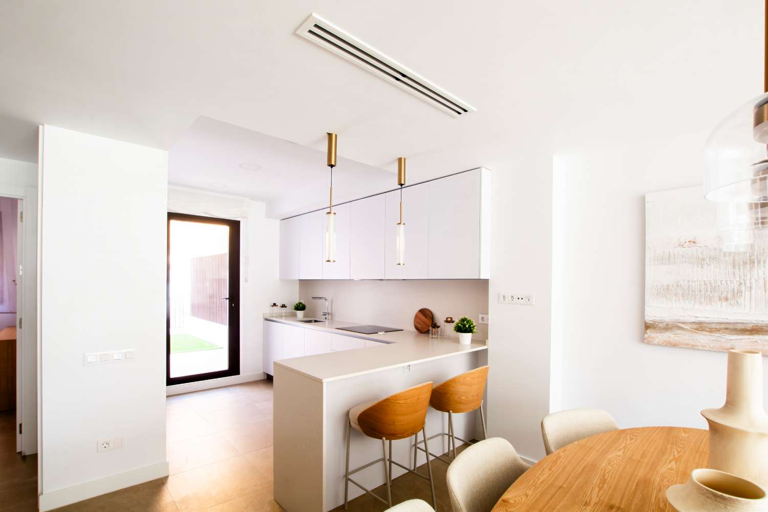 Residencias con terrazas expansivas y vistas panorámicas al mar en Rincón de la Victoria, Málaga