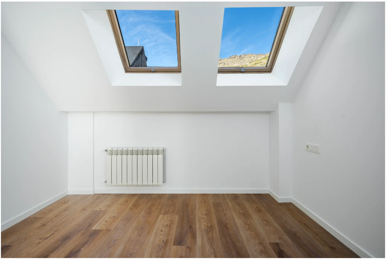 Es uno de los pocos complejos de obra nueva en Sierra Nevada. Un refugo único, donde la nieve teje experiencias inolvidables