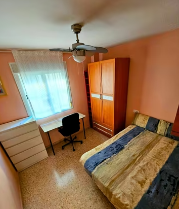 Vivienda en alquiler de larga temporada de 2 dormitorios con gran terraza privada, Málaga