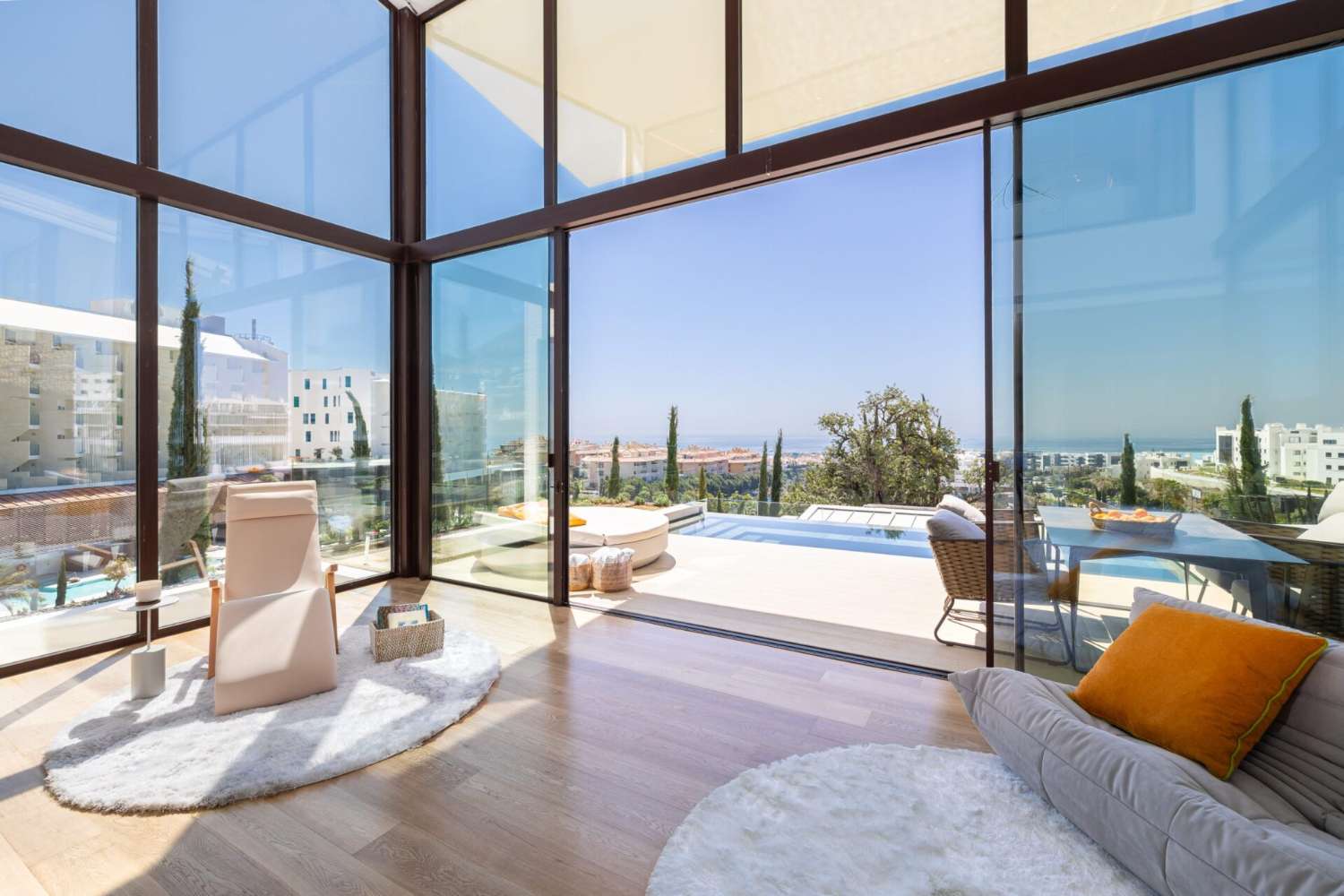 Viviendas Exclusivas en Fuengirola: El Arte de Vivir con Estilo. Viviendo en Armonía: Diseño Sostenible en Cada Detalle