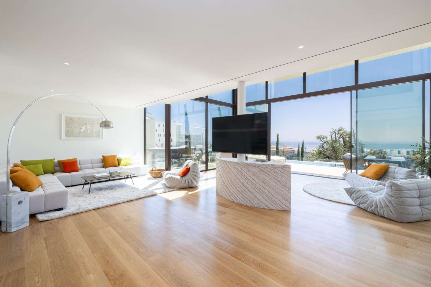 Viviendas Exclusivas en Fuengirola: El Arte de Vivir con Estilo. Viviendo en Armonía: Diseño Sostenible en Cada Detalle