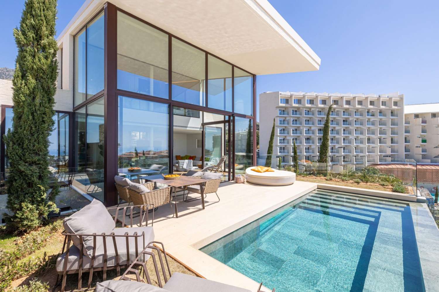 Viviendas Exclusivas en Fuengirola: El Arte de Vivir con Estilo. Viviendo en Armonía: Diseño Sostenible en Cada Detalle