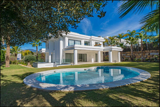 Exclusivas villas independientes ubicadas en una de las urbanizaciones más prestigiosas de la Milla de Oro