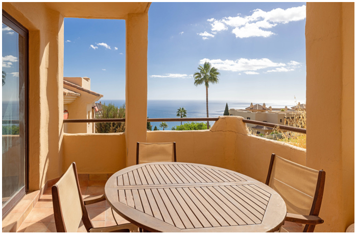 Exclusivo apartamento en venta en Benalmádena Pueblo con vistas al mar