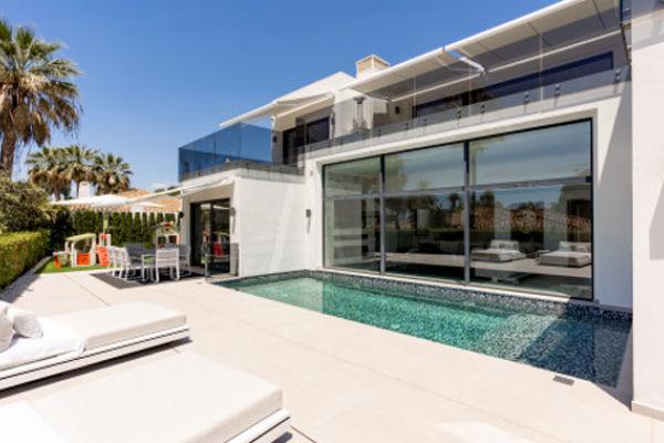 Villa til salg i Los Monteros (Marbella)