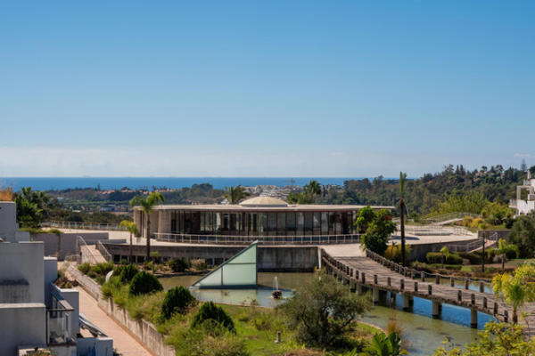 Luz, elegancia y estilo de vida mediterráneo en un entor...